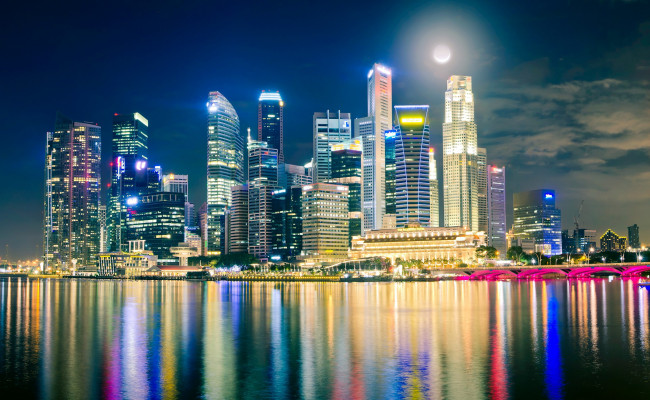 Обои картинки фото города, сингапур , сингапур, река, небоскребы, вечер, огни, отражение
