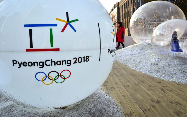 Обои картинки фото спорт, логотипы турниров, белый, шар, с, логотипом, зимних, олимпийских, игр, 2018