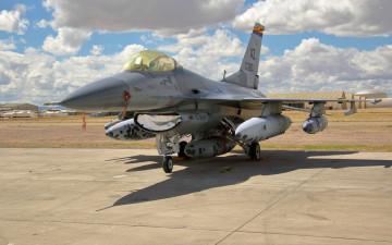 Картинка general+dynamics+f-16+fighting+falcon авиация боевые+самолёты вооружение американский истребитель боевая ввс сша военный аэродром