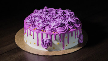Картинка еда торты темный фон сиреневый подтеки торт крем розочки оформление