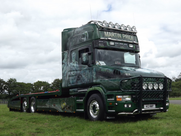 Обои картинки фото автомобили, scania , выставка, улица, green, front, side, tuning, truck, scania, tow, t