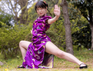 Картинка девушки -+азиатки азиатка поза кимоно