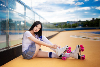 Картинка девушки -+азиатки азиатка поза юбка мини ролики