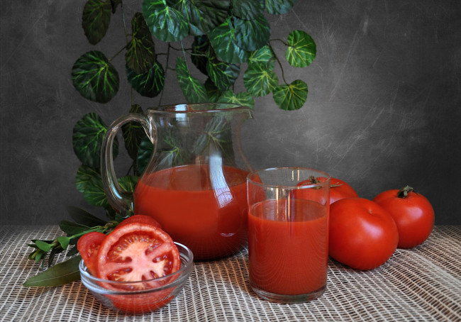 Обои картинки фото еда, напитки,  сок, помидоры, томатный, сок, томаты