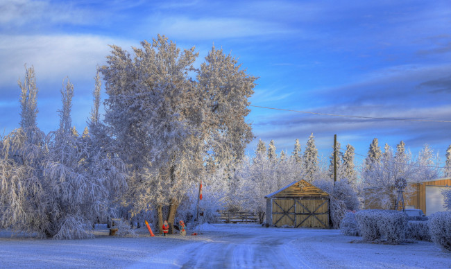 Обои картинки фото природа, зима, дом, иней, мороз, небо, снег