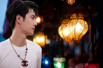 Картинка мужчины wang+yi+bo актер футболка фонари цепочка