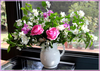 Картинка цветы букеты композиции жасмин розы кувшин