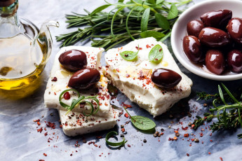 Картинка еда разное розмарин масло сыр оливки