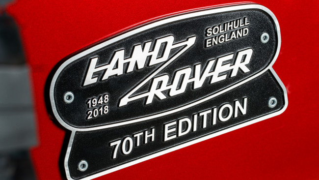 Обои картинки фото 2018 land rover defender works v8, бренды, авто-мото,  -  unknown, land, rover, 2018, v8, works, defender, юбилейный, ленд, ровер, логотип