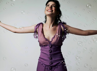 Картинка девушки anne+hathaway актриса брюнетка платье пузыри
