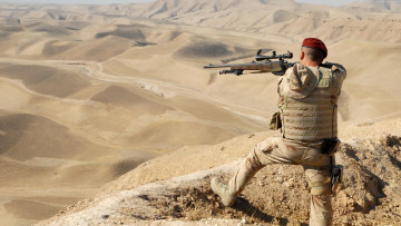 Картинка оружие армия спецназ солдат пустыня