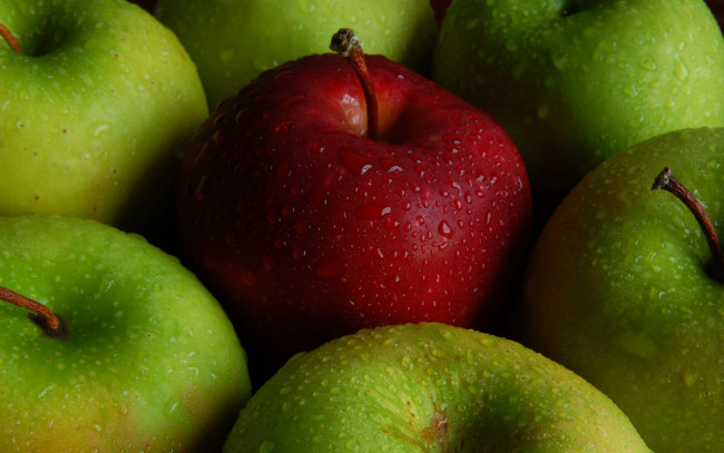 Обои картинки фото еда, яблоки, макро, капли