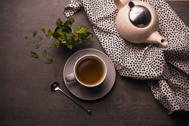 Обои картинки фото еда, напитки,  чай, заварник, чай, листья