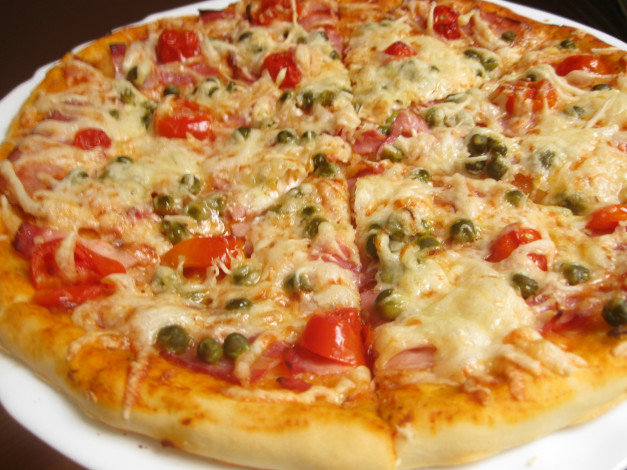 Обои картинки фото автор, varvarra, еда, пицца, колбаса, помидоры, сыр, каперсы