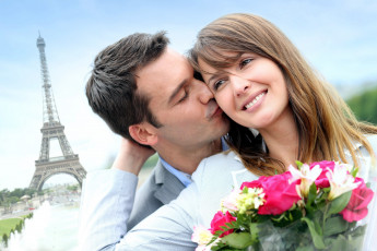 Картинка разное мужчина+женщина париж влюбленные поцелуй