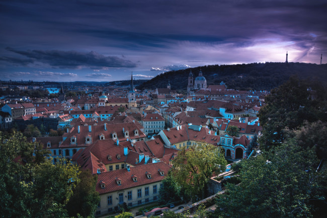Обои картинки фото города, прага, Чехия, панорама, вечер, крыши