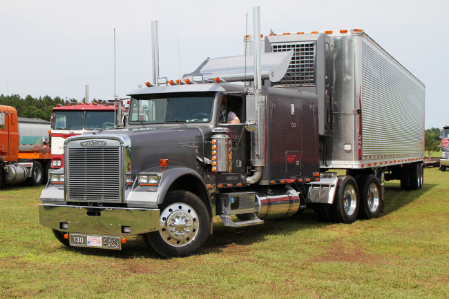 Обои картинки фото freightliner truck, автомобили, freightliner, тягач, седельный, грузовик, тяжёлый
