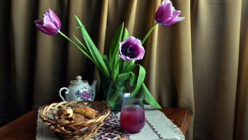 Картинка еда натюрморт тюльпаны компот рогалики