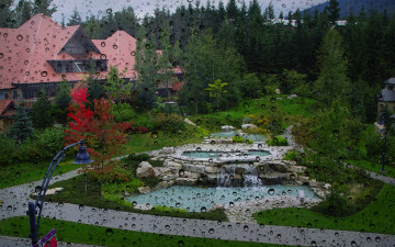 Картинка разное капли +брызги +всплески окно дождь дом лес сад