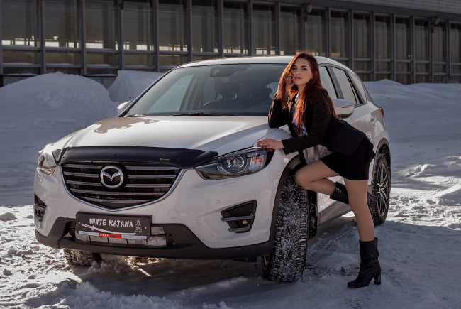 Обои картинки фото девушка и mazda cx-5, автомобили, -авто с девушками, зима, white, katana, cx5, girls, mazda
