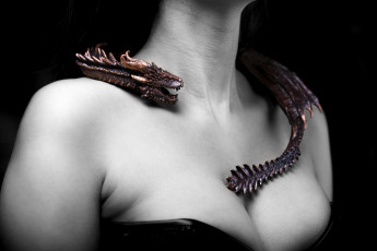 Картинка девушки -+женские+прелести шея плечи декольте дракон