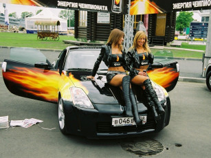 Картинка выставка ленэкспо автомобили авто девушками