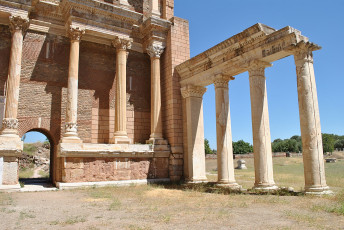 Картинка города исторические архитектурные памятники колоны руины