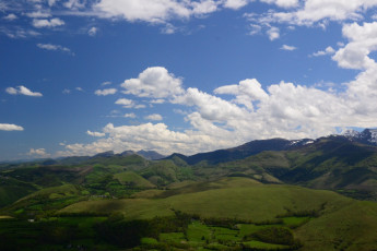 Картинка природа горы облака зелень пиренеи