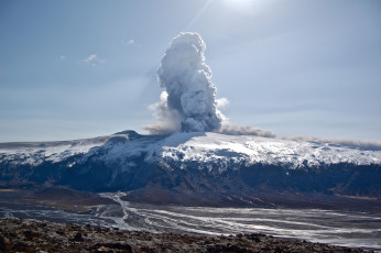 Картинка eyjafjallaj& 246 kull природа стихия дым пепел гора эйяфьядлайёкюдль вулкан