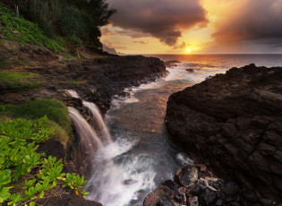 Картинка природа водопады скалы побережье море закат