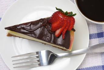Картинка еда пирожные кексы печенье шоколад клубника торт