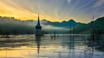 Картинка затопленная церковь на рассвете румыния города пейзажи вода