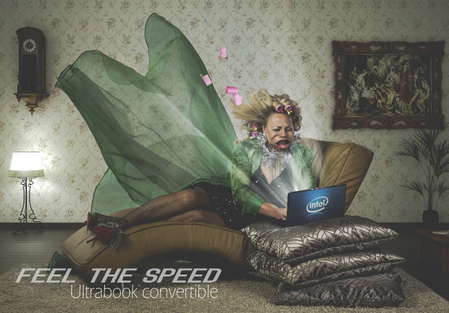 Обои картинки фото intel, бренды, скорость, лэптоп, ноутбук, тётка, подушки, бигуди