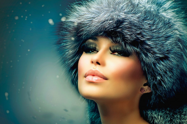 Обои картинки фото девушки, анна субботина, портрет, лицо, улыбка, шапка, снег