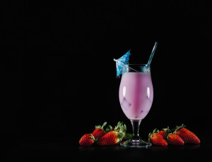Картинка еда напитки +сок сок ягода клубника