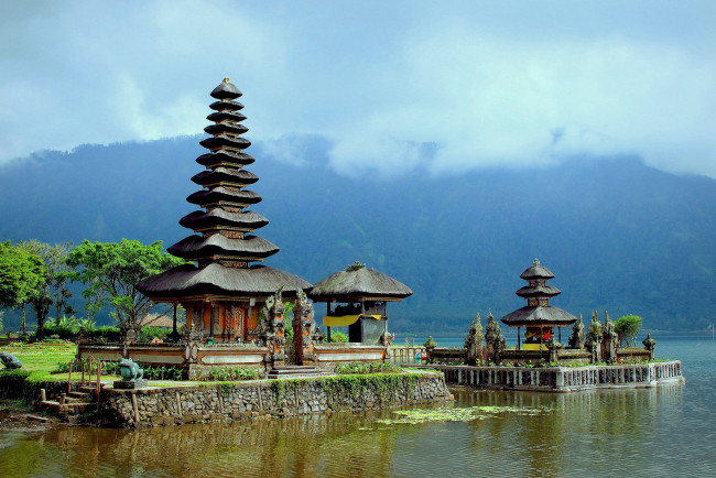 Обои картинки фото pura, ulun, danu, bratan, bali, indonesia, города, буддистские, другие, храмы, lake, бали, индонезия, озера, братан
