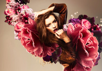 Картинка девушки -unsort+ брюнетки +шатенки шатенка макияж вода куртка кожанка цветы капли девушка