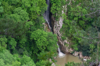 Картинка природа водопады ущелье деревья