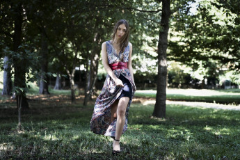 Картинка девушки -unsort+ брюнетки темноволосые платье лес пояс шатенка elena
