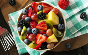 Картинка еда фрукты +ягоды ежевика киви черника клубника виноград