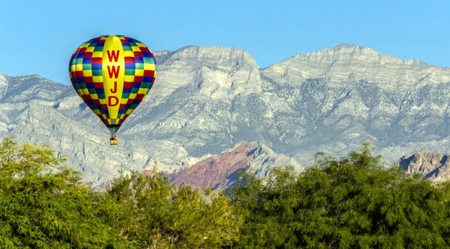 Обои картинки фото авиация, воздушные шары, горы, воздушный, шар