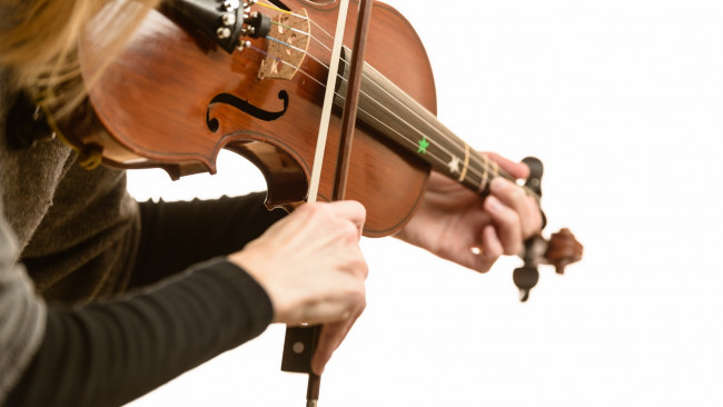 Обои картинки фото музыка, -музыкальные инструменты, руки, скрипка