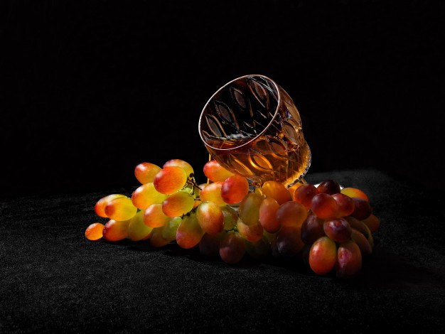 Обои картинки фото еда, виноград, вино, бокал, гроздь