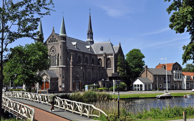 Обои картинки фото church in alkmaar,  netherlands, города, - католические соборы,  костелы,  аббатства, netherlands, church, in, alkmaar