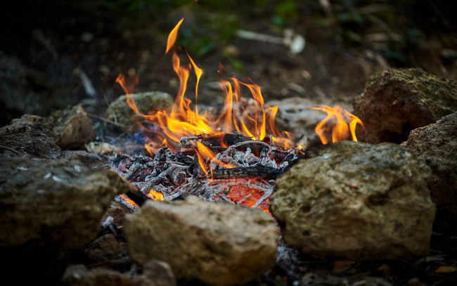 Обои картинки фото природа, огонь, камни, пепел, костер