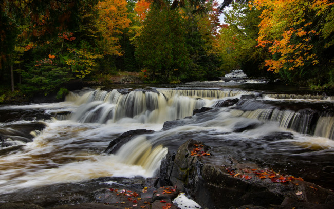 Обои картинки фото природа, реки, озера, лес, каскад, мичиган, река, осень, водопад