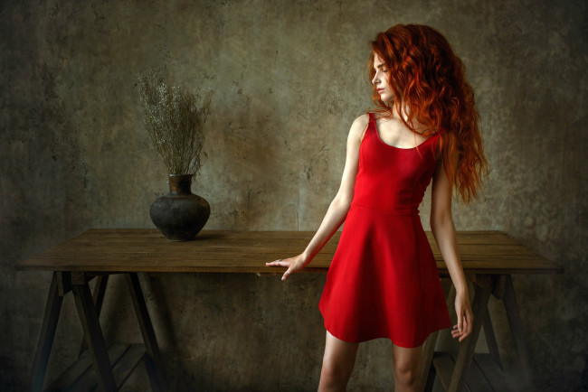 Обои картинки фото девушки, - рыжеволосые и разноцветные, красное, платье