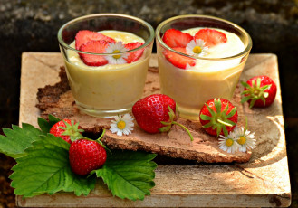 Картинка еда мороженое +десерты лакомство ягоды клубника десерт