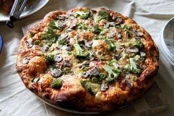 обоя еда, пицца, лепешка, брокколи, грибы