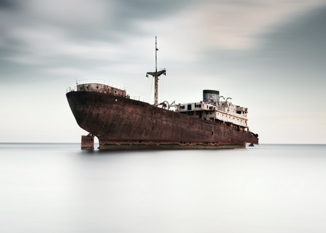 Обои картинки фото корабли, танкеры, старый, танкер, море